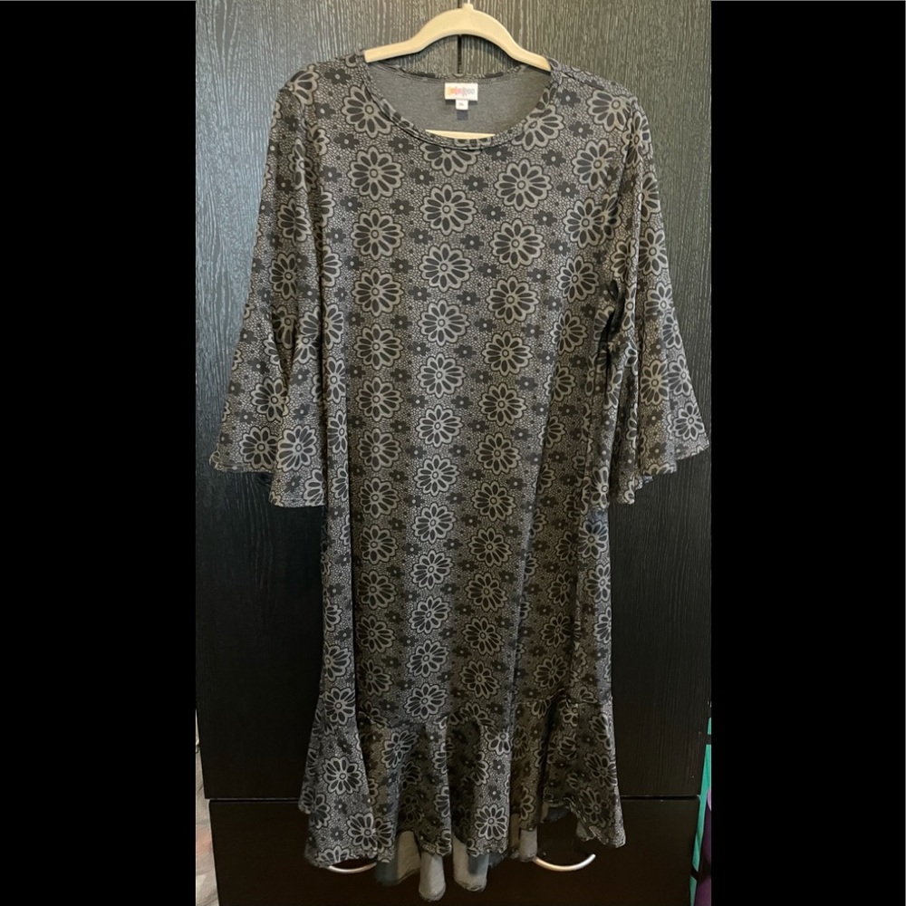 LuLaRoe Maurine - XL Gray and Black floral print